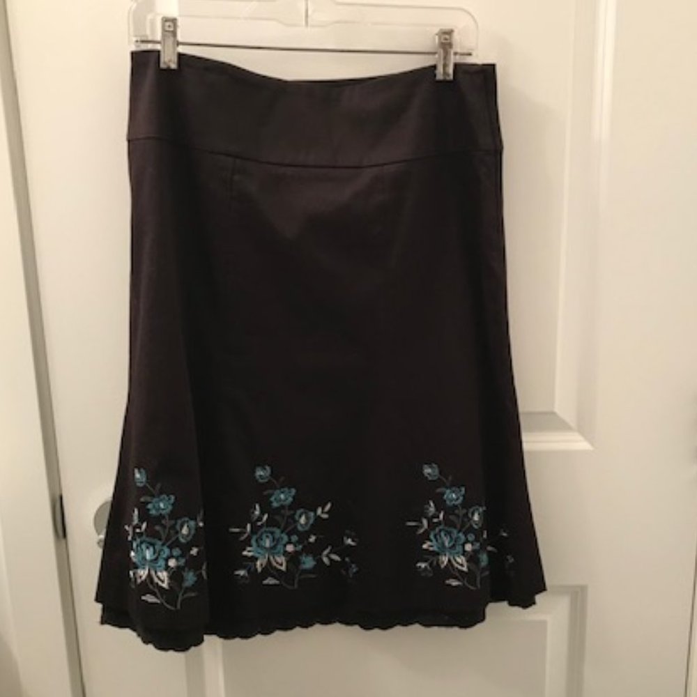 Embroidered Skirt with Peekaboo Lace Hem NWOT